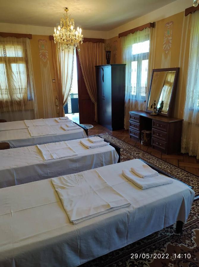 Guest House Teni Makhinjauri Eksteriør billede